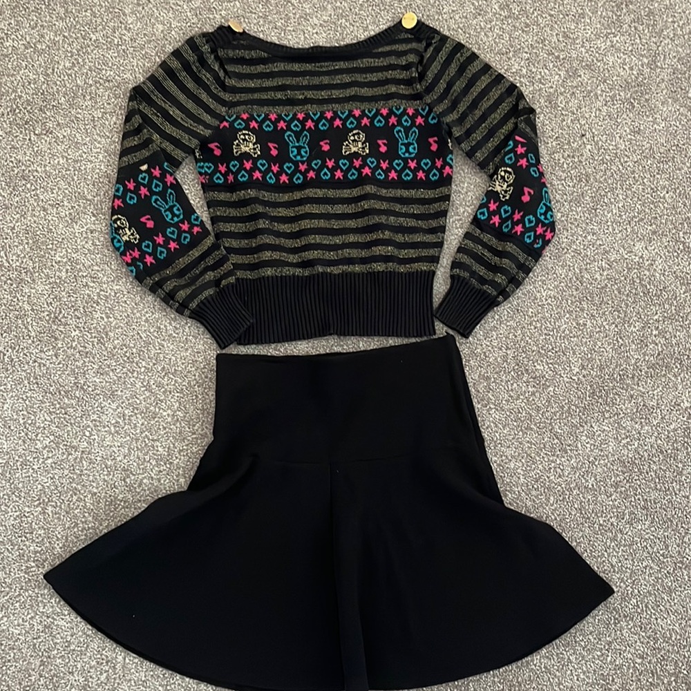 Sweater size small beautiful detail brand is soundgirl.